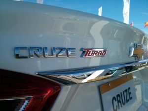 Chevrolet-Cruze-2017-LT-LTZ-detalhe-traseira-turbo