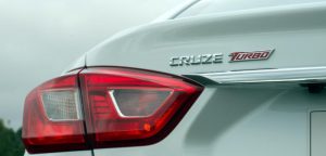 Chevrolet-Cruze-2017-detalhe-traseira-turbo