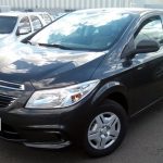 Chevrolet Onix versão LT 2016 visto de frente