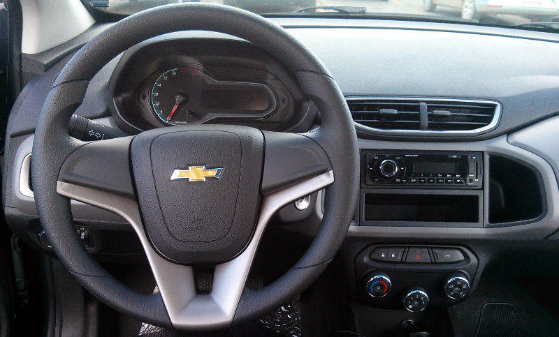 Painel do Onix LT 2016 1.0, da Chevrolet