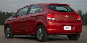 Foto de traseira do Chevrolet Onix Joy 2017