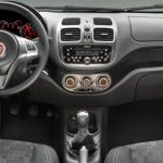 Foto do painel do Fiat Palio Attractive 2017