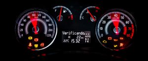 Foto do quadro de instrumentos do Fiat Palio Essence 1.6 2017
