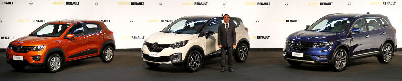Foto do CEO da Renault com os novos Kwid, Captur e Koleos