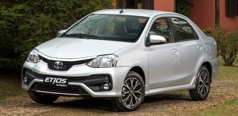 Dianteira do Toyota Etios Sedan Platinum 2017