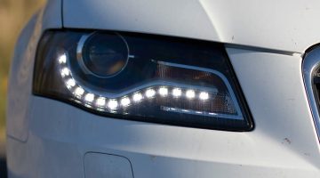 Foto do farol de LED (DLR)
