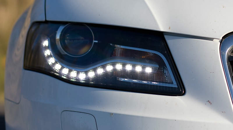 Foto do farol de LED (DLR)
