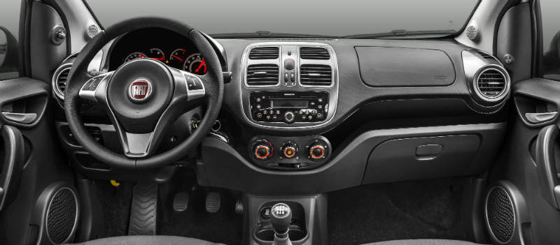 Painel do Fiat Grand Siena Essence 2017