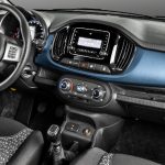 Foto do painel do Fiat Uno Attractive 2017