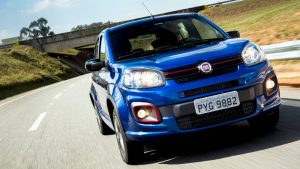 Foto da dianteira do Fiat Uno Sporting 2017