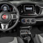 Foto do painel do Fiat Uno Way 2017