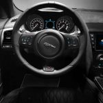 Foto do painel do Jaguar F-Type SVR