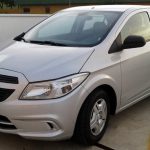 Teste do Chevrolet Onix Joy 2017 durante o teste que tem visual antigo