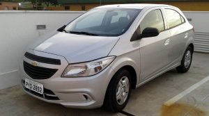 Teste do Chevrolet Onix Joy 2017 durante o teste que tem visual antigo