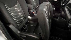Porta objetos dentro do banco da Fiat Toro Freedom Opening Edition
