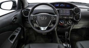 Painel do Toyota Etios Platinum 2018
