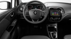 Painel do Interior e banco traseiro do Painel do Renault Captur Intense 2018 automático