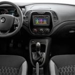 Painel e interior do Renault Captur Zen