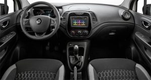 Painel e interior do Renault Captur Zen