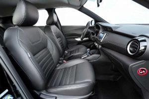 Interior do Nissan Kicks SV 2018 automático CVT