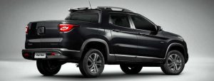 Fiat Toro Blackjack 2018 é preto