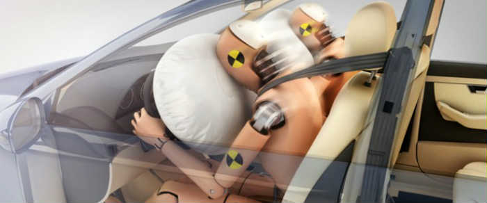 Airbags durante um crash test