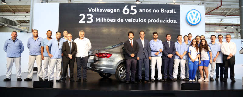 Volkswagen/Divulgação Volkswagen comemora 65 anos de Brasil e 23 milhões de unidades produzidas por aqui com um Virtus