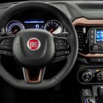 Central multimídia da Fiat Toro Ranch 2019 tem uma tela pequena