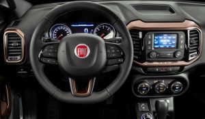 Central multimídia da Fiat Toro Ranch 2019 tem uma tela pequena