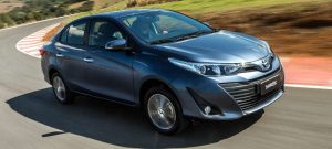 Toyota Yaris Sedã XLS 2019 em movimento