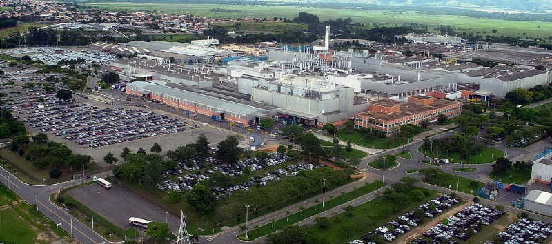 Foto da fábrica da General Motores (Chevrolet) em São José dos Campos, São Paulo