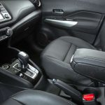 Apoio de braço no interior do Nissan Kicks SL CVT 2020