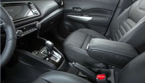 Apoio de braço no interior do Nissan Kicks SL CVT 2020