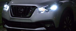 Faróis e assinatura em LED do Nissan Kicks SL CVT 2020