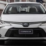 Dianteira do Toyota Corolla Altis Premium híbrido 2020