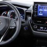 Central multimídia no painel do Toyota Corolla XEi 2020