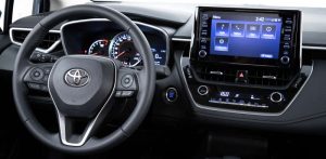 Central multimídia no painel do Toyota Corolla XEi 2020