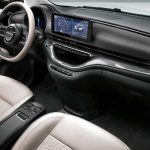 Painel e interior do novo Fiat 500e elétrico 2021