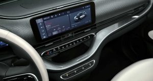 Tela no painel do novo Fiat 500e elétrico 2021