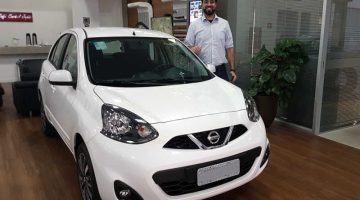 Renato Parizzi com seu Nissan March SL automático 2020