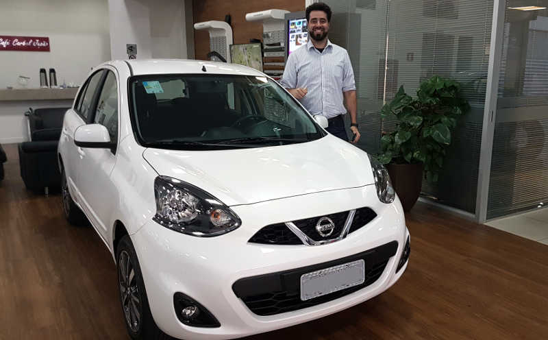 Renato Parizzi com seu Nissan March SL automático 2020