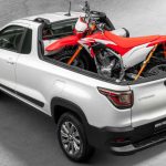 Moto na caçamba da Fiat Strada Freedom Cabine Simples (Plus)