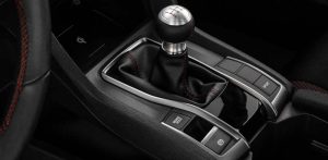 Interior do Honda Civic Si 2020 com câmbio manual