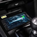 Carregador sem fio para celular na parte de baixo do painel do Honda Civic Si 2020