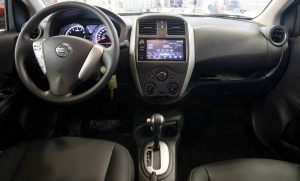Painel do Nissan Versa V-Drive CVT