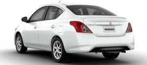 Traseira do Nissan Versa V-Drive Plus CVT