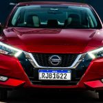 Nova logomarca e DRL de LED no Nissan Versa Exclusive