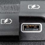 Entradas USB traseiras do Nissan Versa Exclusive