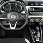 Painel do Nissan Versa Sense CVT