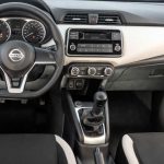 Painel do Nissan Versa Sense
